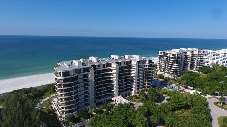 70 Lighthouse Point Road listing image by Reid Murphy