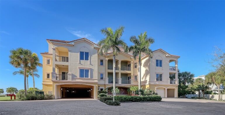 70 Lighthouse Point Road listing image by Reid Murphy
