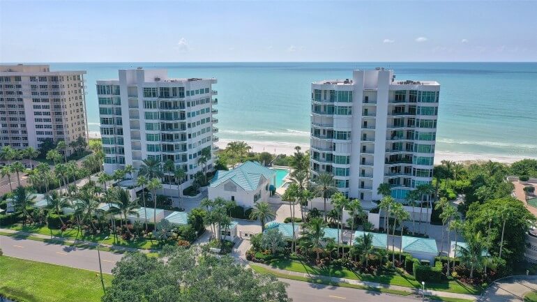 70 Lighthouse Point Road listing image by Reid Murphy